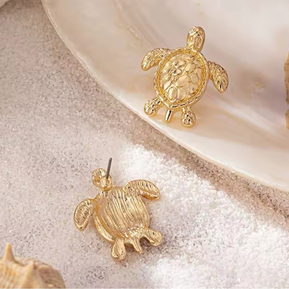 Sea Turtle Gold Stud Earrings - Picture 6 of 16